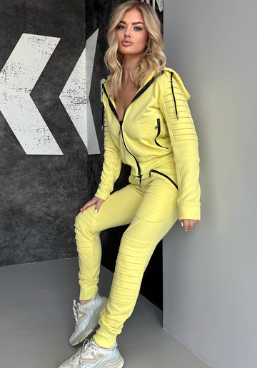 Travel Tracksuit Outfit 2026