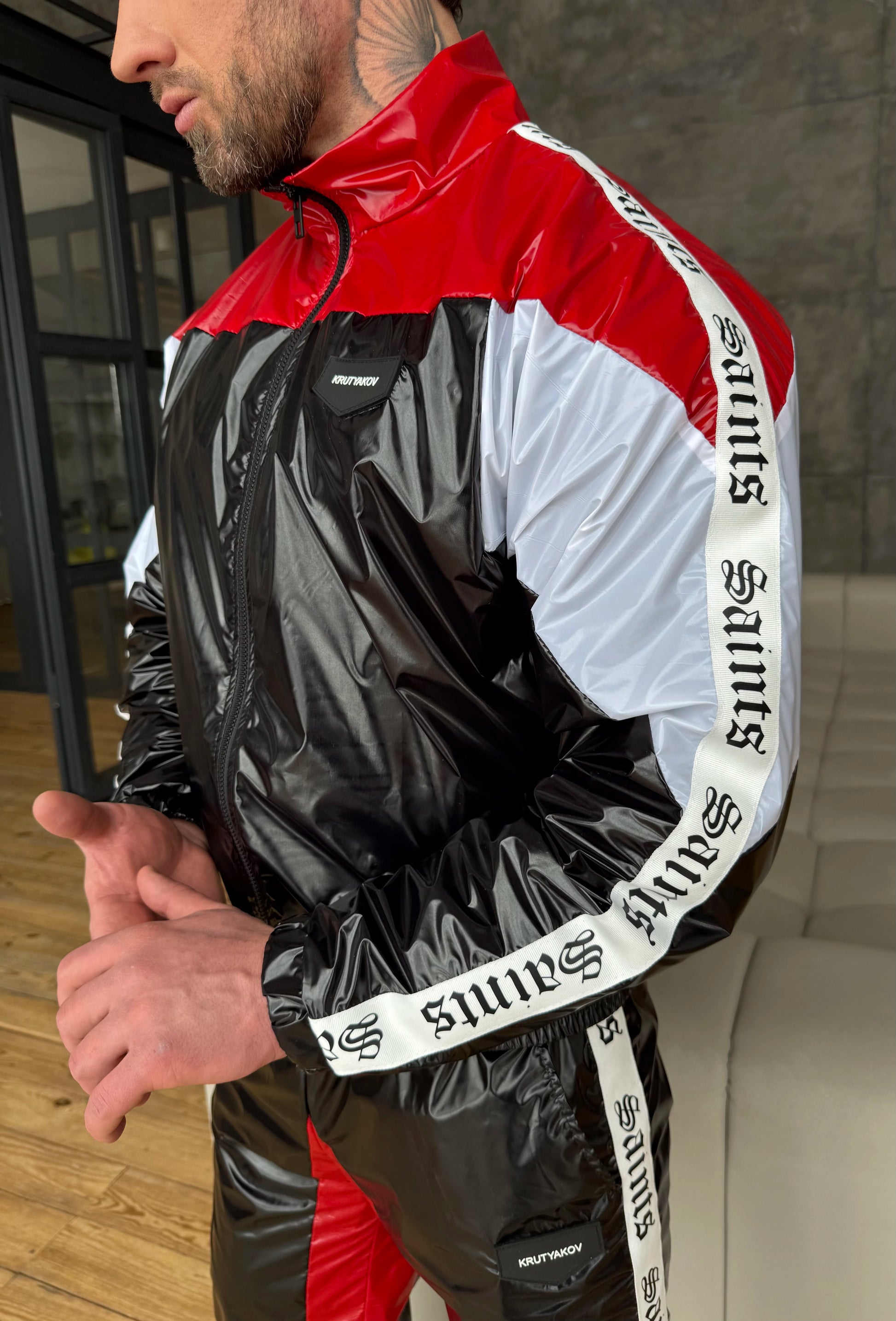 Men’s glossy streetwear tracksuit with zip jacket and joggers