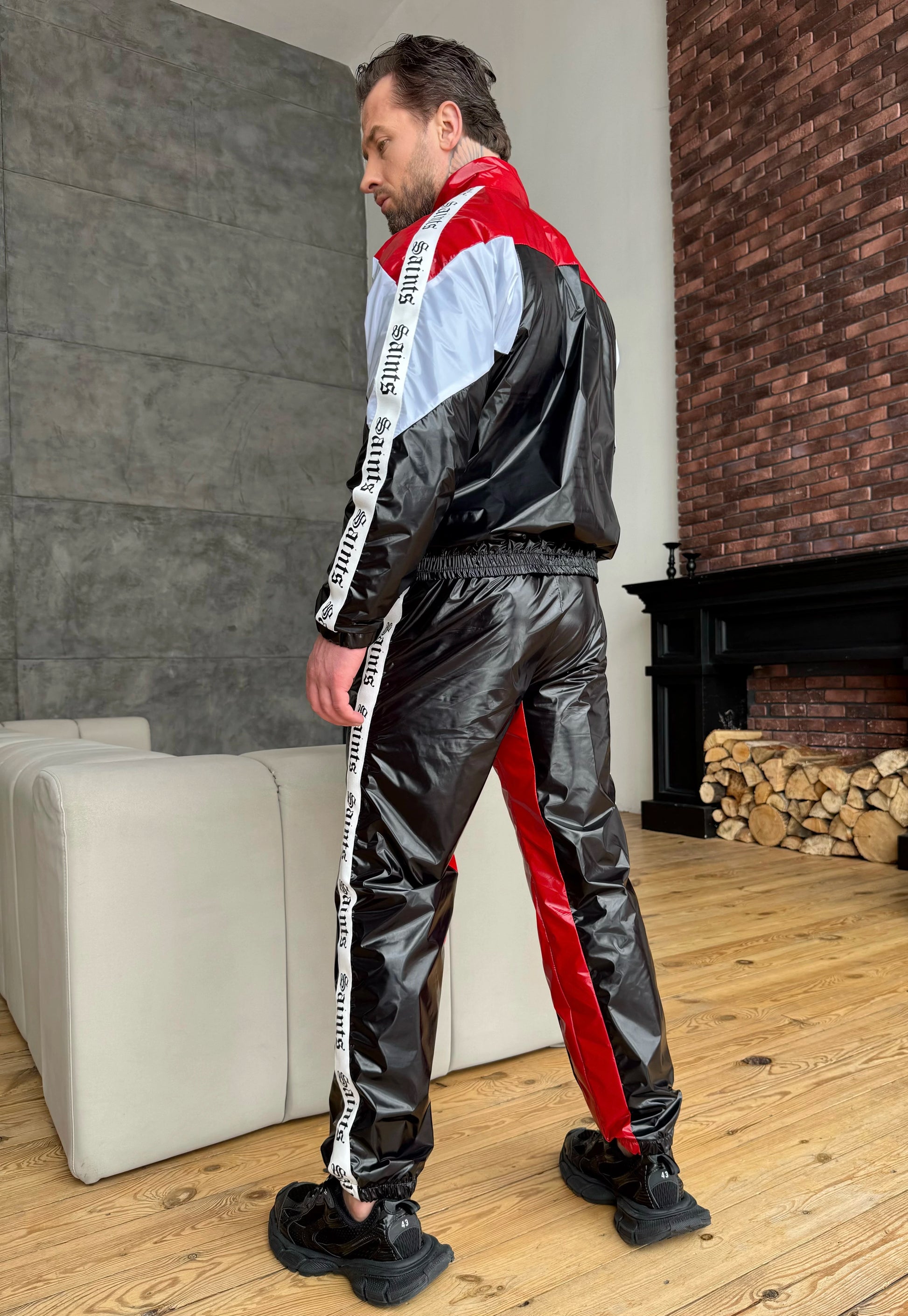 Men’s shiny tracksuit jacket and matching jogger pants