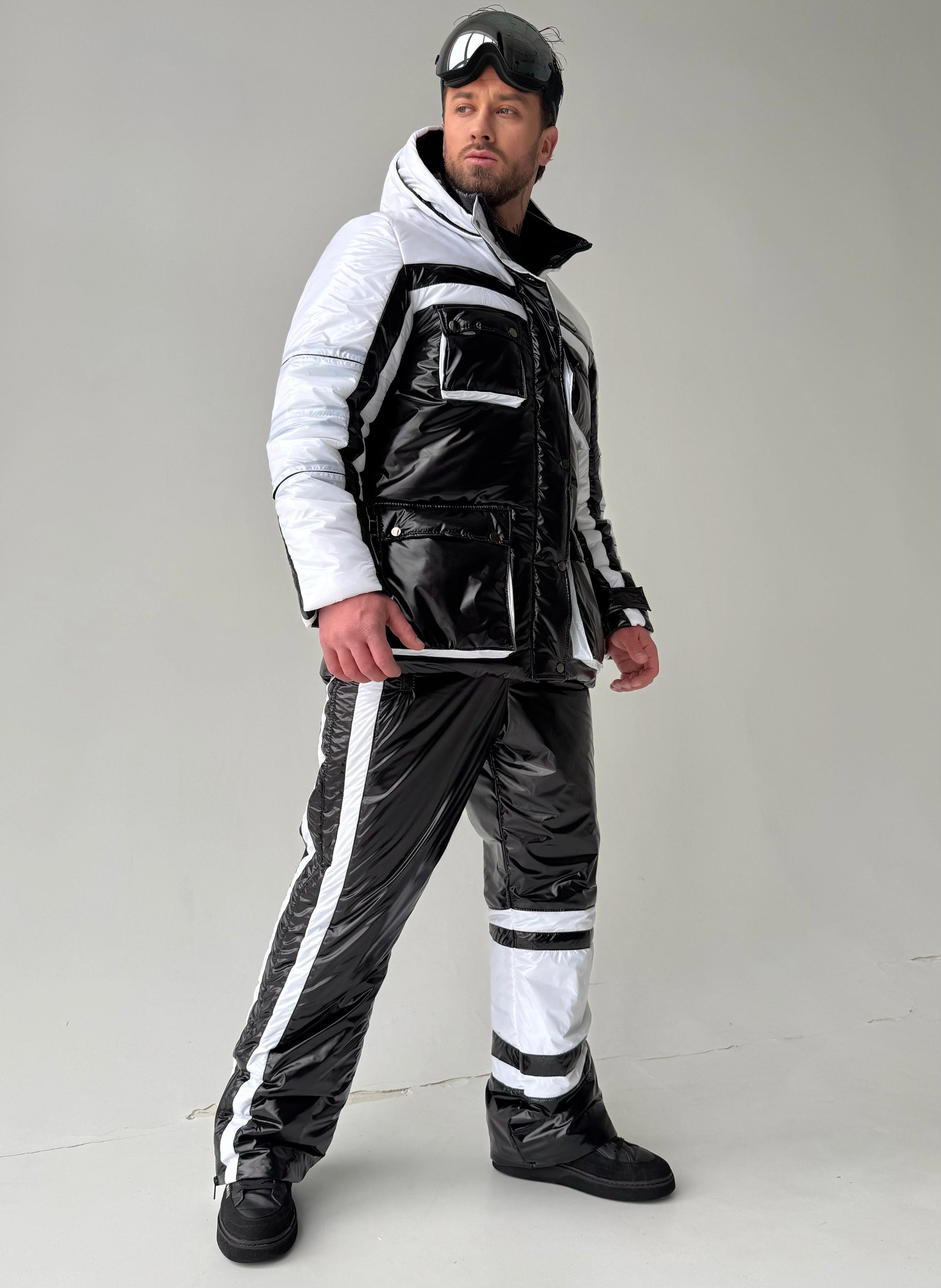 Men’s winter ski outfit with reflective thermal lining