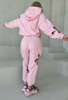 Women’s casual pink jogger outfit by KRUTYAKOV, perfect for spring outfits, coffee walks, travel, and relaxed city style