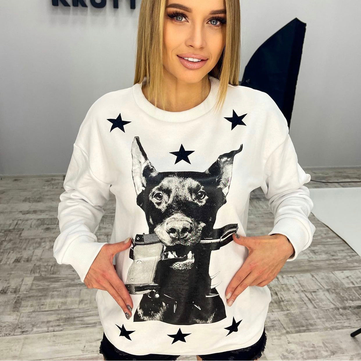 SWEATSHIRT DOBERMAN STARS