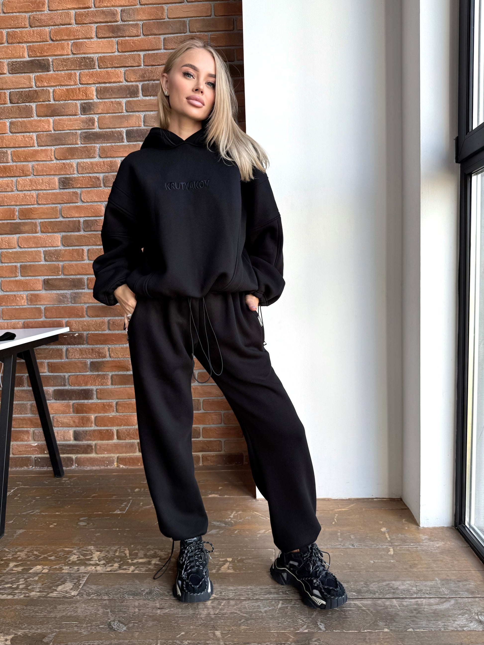 Women’s Warm Tracksuit – Erika Black