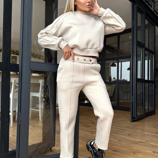 Minimalist beige women’s tracksuit for travel, daily wear, coffee dates, and elevated streetwear