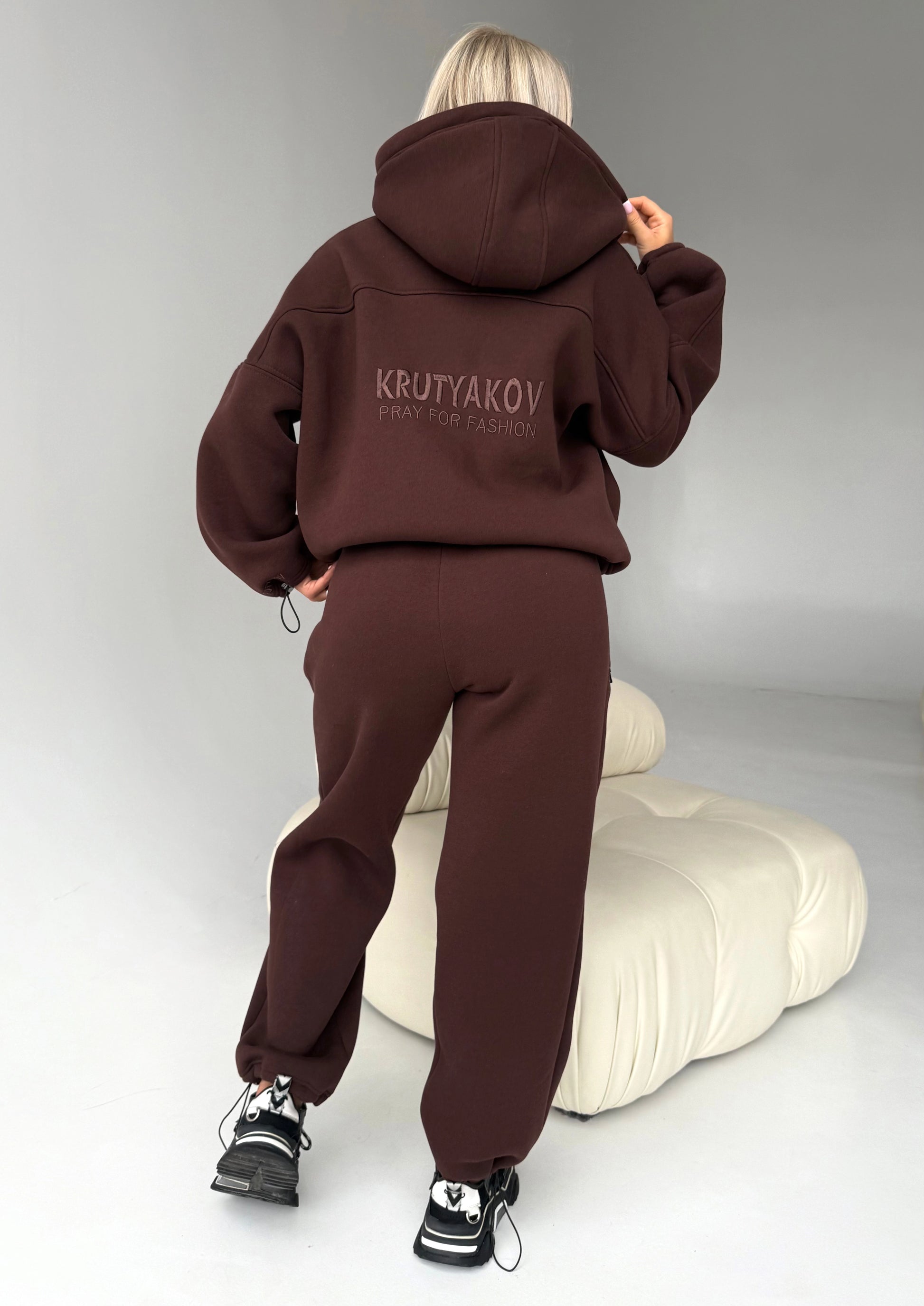 Women’s Warm Tracksuit – Erika Brown
