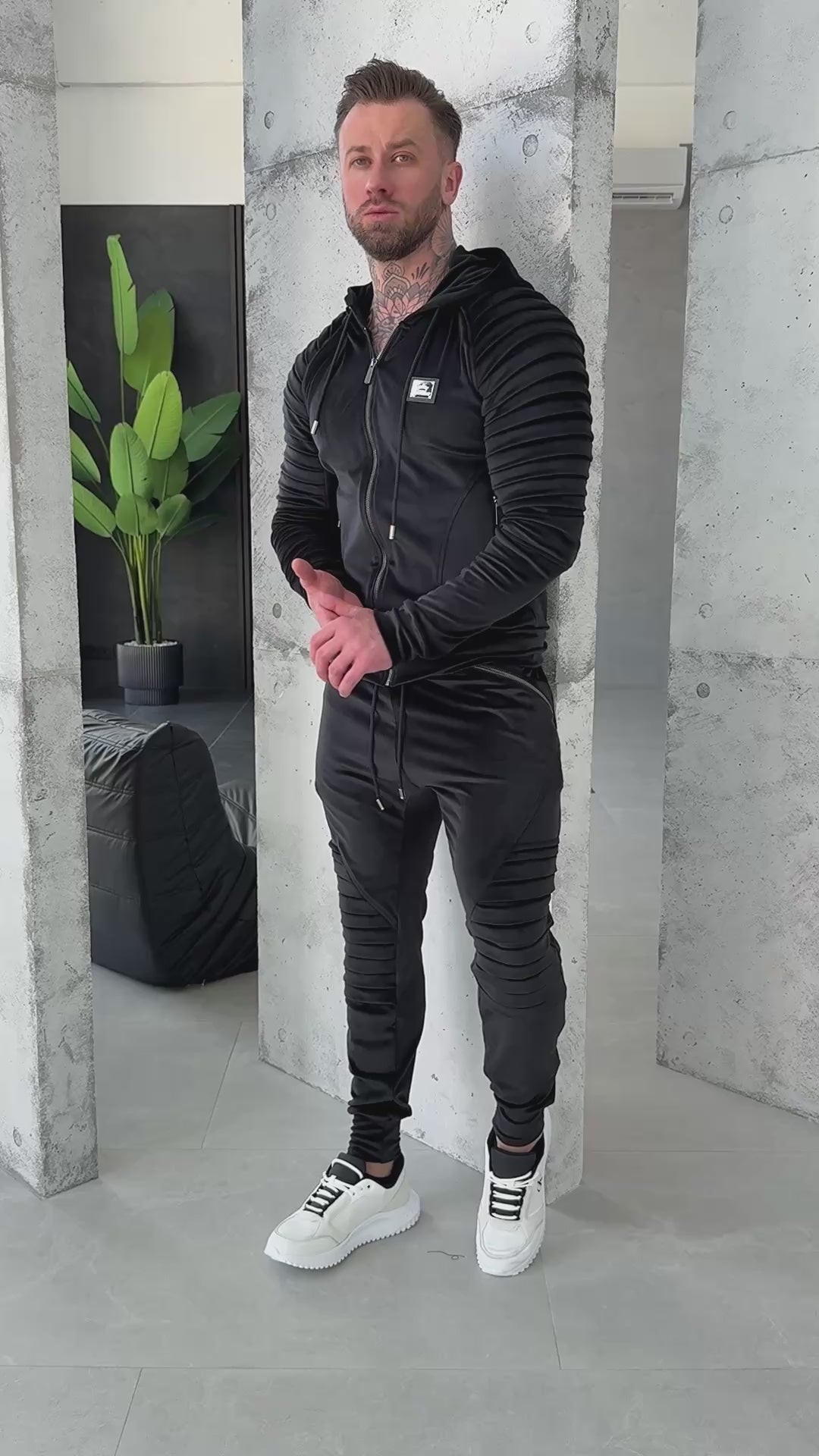 Men’s luxury casual tracksuit in black velour fabric