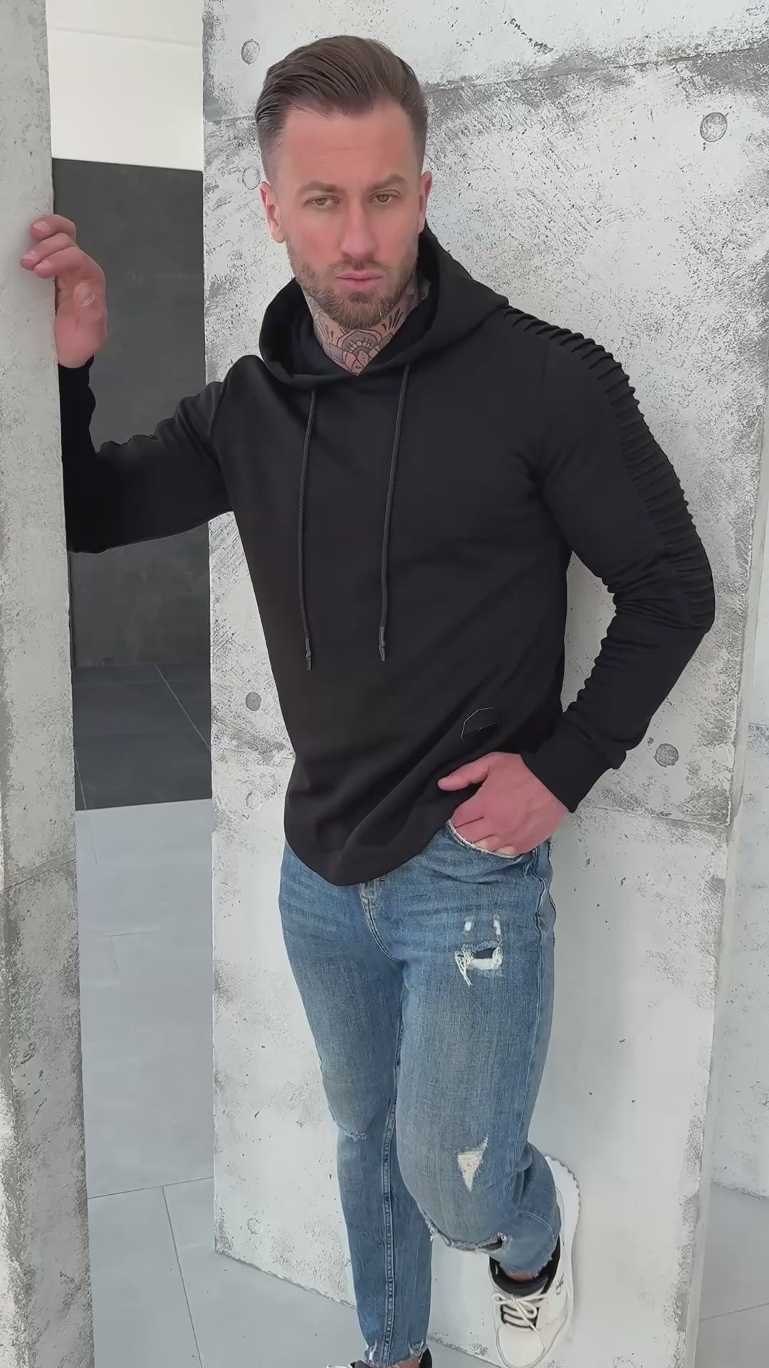 Men’s premium black hoodie for city and travel outfits